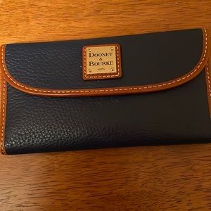 New without tags Dooney & Bourke trifold wallet